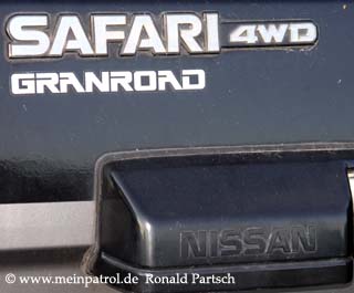 Emblem, sticker, Safari, Granroad, granroad, Nissan, nissan, Patrol, patrol, Safari, safari, Patrol GR, patrol gr, Safari GR, safari gr, GR, gr, KR, kr, Patrol GQ, patrol gq, Safari GQ, safari gq, GQ, gq, Y60, y60, JRY60, jry60, JRLY60, jrly60, VRGY60, vrgy60, ARGY60, argy60, TD42, td42, 4.2-Liter, 4.2 Litre, 4.2 litre, 4,2-Liter, Sechszylinder, Inlinesix, inlinesix, high roof, Hochdach, Jeep, jeep, Wrangler, wrangler, TJ, tj, Yamaha, Kodiak, yamaha, kodiak, 4x4, 4WD, 4wd, four wheel drive, AWD, awd, Offroad, offroad, Off Road, OFF ROAD, off road, offroader, Allradler, Allradantrieb, Geländeuntersetzung, Reduktion, low gears, Differenzialsperre, Differentialsperre, locker, Gelaendewagen, Geländewagen, Reisen, reisen, travel, Expedition, expedition, Tour, tour, Tuning, tuning, tune, Zubehör, equipment