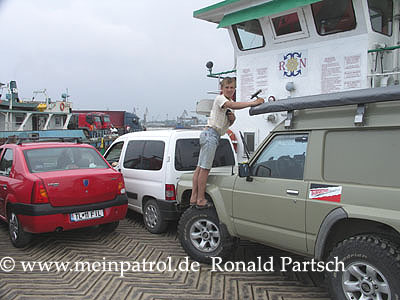 Fähre, Donau, Braila, Fumosito, Rumänien, romania, roumania, Nissan Patrol Safari JRY60 GR GQ TD42 4,2 Liter 4.2 Litre Hochdach high roof und Bantam trailer und Rockinger Nato-Zughaken